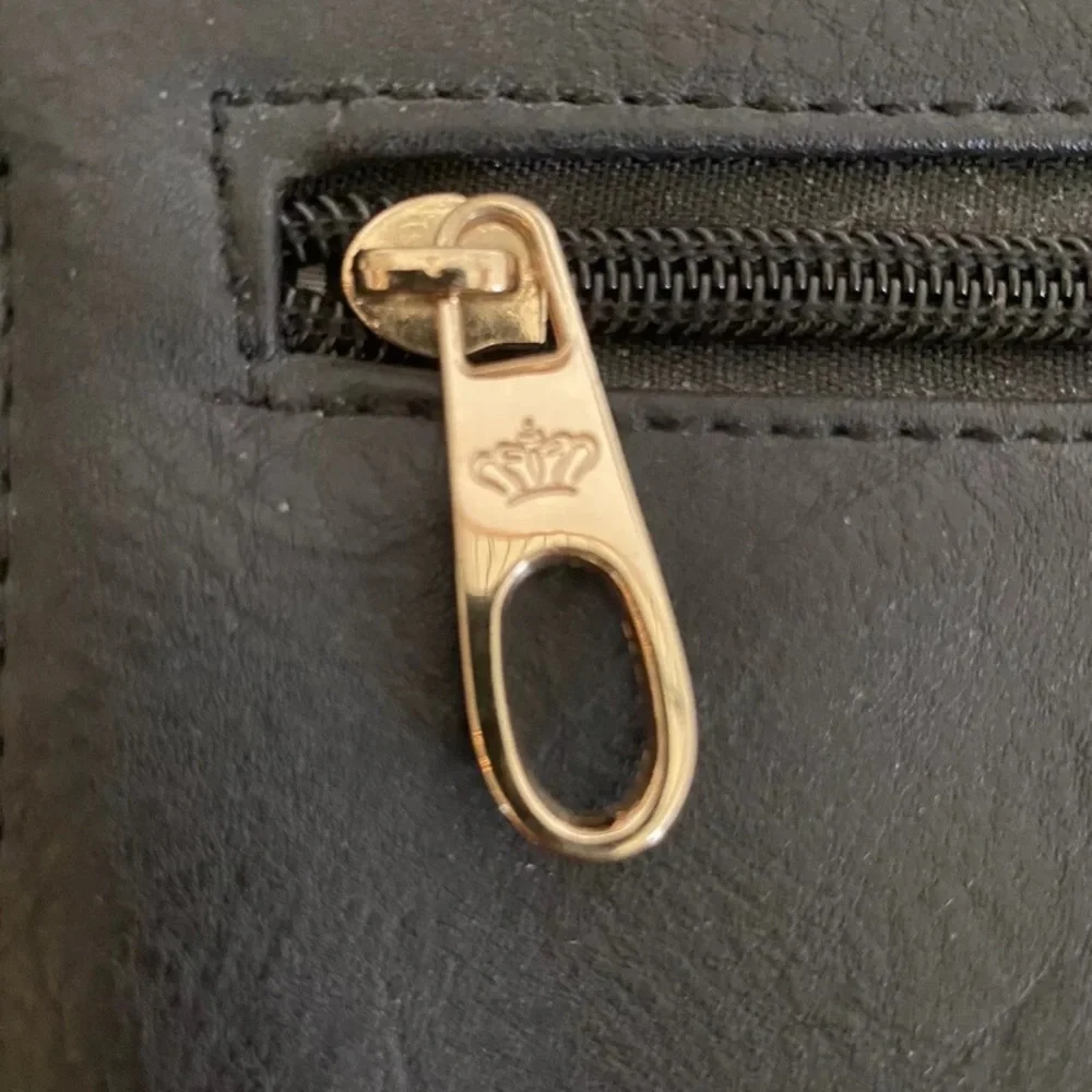 Unbranded Black Leather Crossbody Purse‎ Pockets Gold Hardware